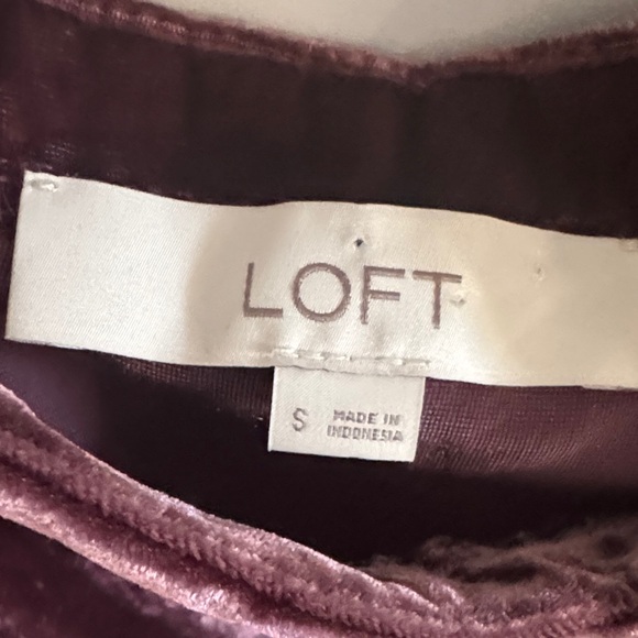 LOFT Elegant Sweetheart Neck Velvet Puff Sleeve Top - Picture 4 of 7